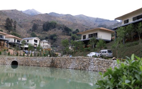 高州岭南凤凰园·中国李乡·山水双合纯玩一日游 品味凤凰烧鸡，瞻仰双凤纪念园